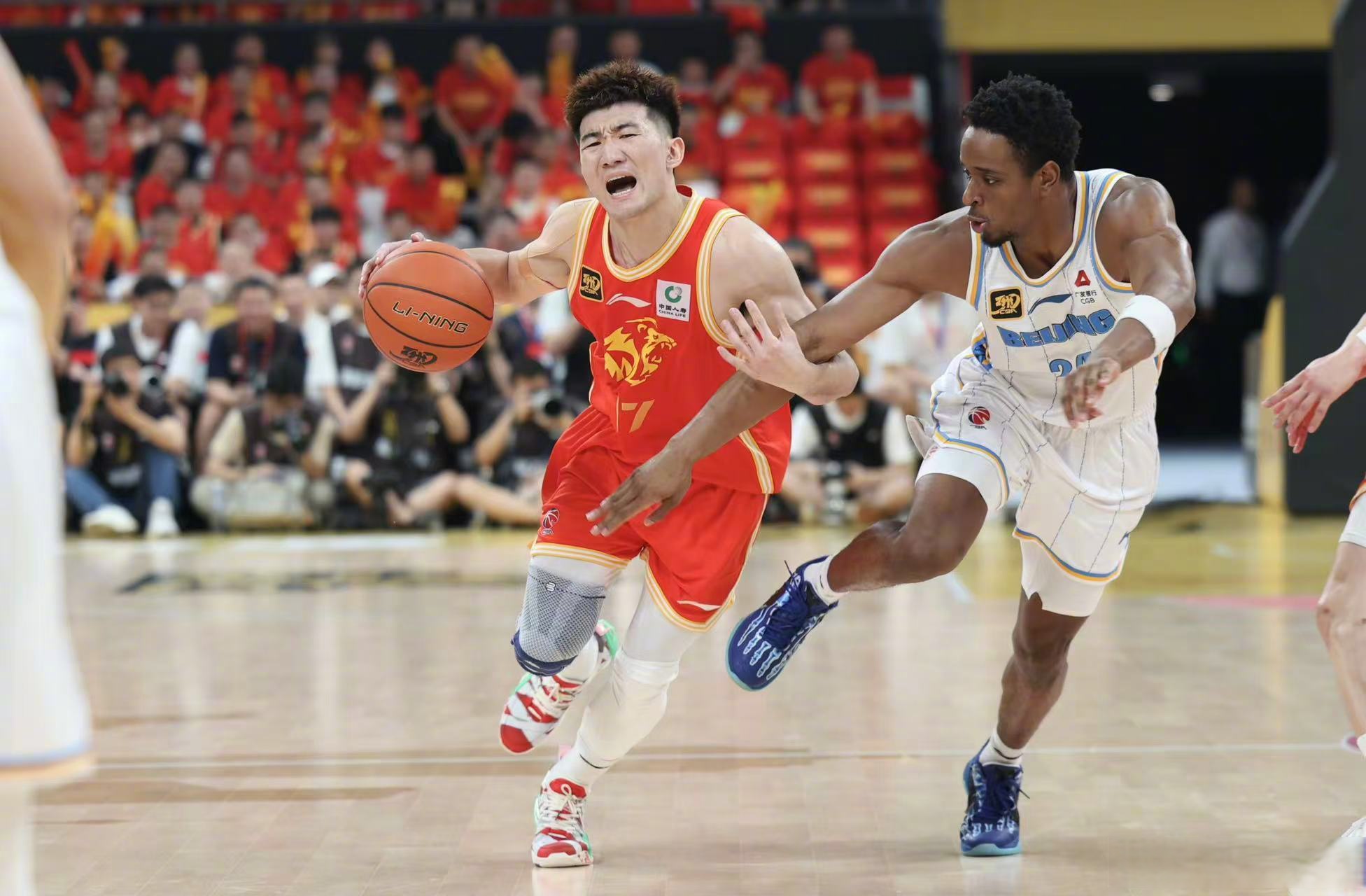 关于转会期CBA季后赛传出新动向；丹佛掘金止住颓势；管理层表态——引发热议；阵容厚度经受考验的信息